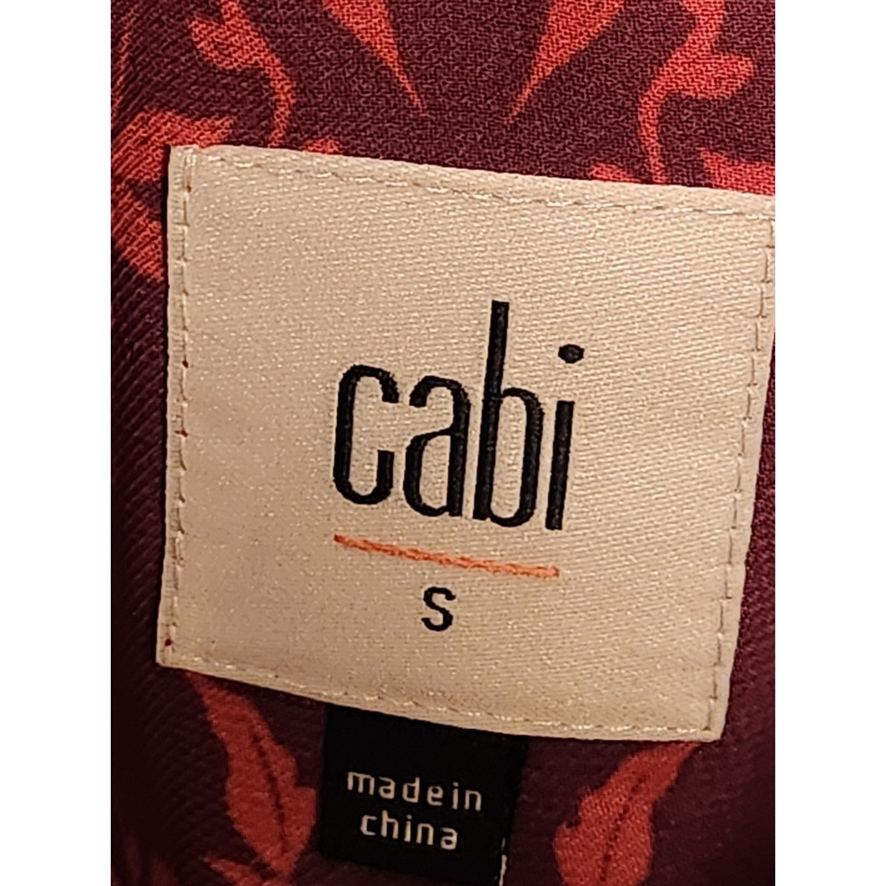 CABI Women's‎ Sleeveless Blouse Sz Small Maroon/red Cameo Print Split Back - Picture 4 of 6